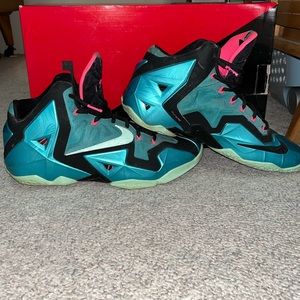 Lebron XI South Beach
